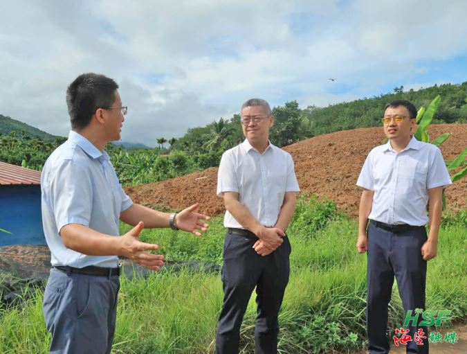 艾軼倫在立才農(nóng)場公司墾區(qū)耕地“非糧化”“非農(nóng)化”專項(xiàng)整改復(fù)耕地塊調(diào)研。